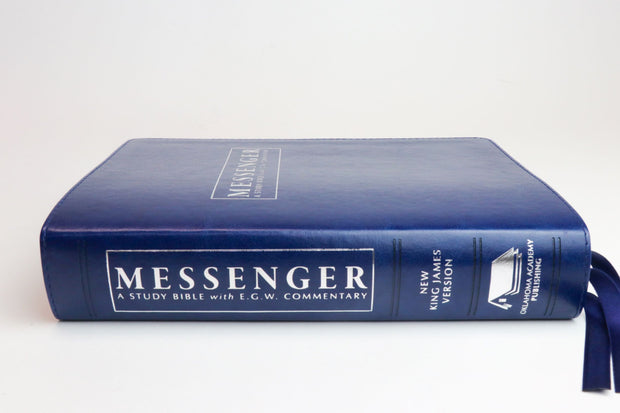 La Biblia de estudio NKJV Messenger con comentario de EGW - Azul zafiro