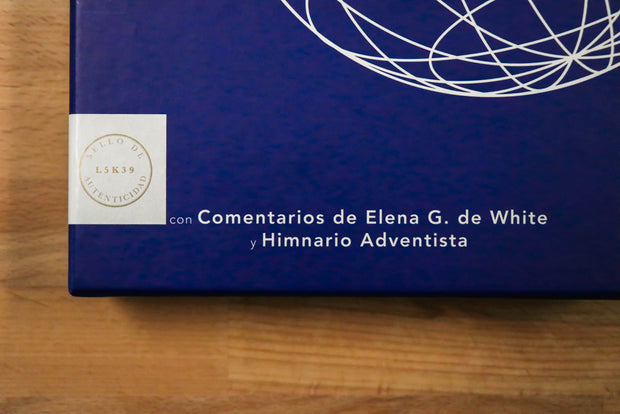 La Misión Biblia de Estudios con Comentarios de EGW y Himnario Adventista - REINA VALERA GOMEZ - Azul