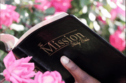 La Biblia de Estudio Misionera con Comentario de EGW en 3 Colores: Ónix Negro/Zafiro y Plata de Dos Tonos o Castaño de 2 Tonos